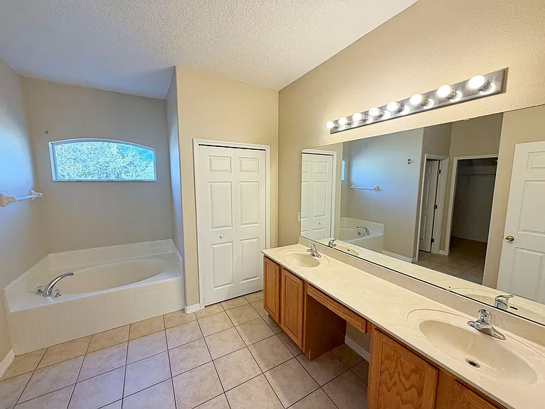 72 Bickford Dr — Photo 12