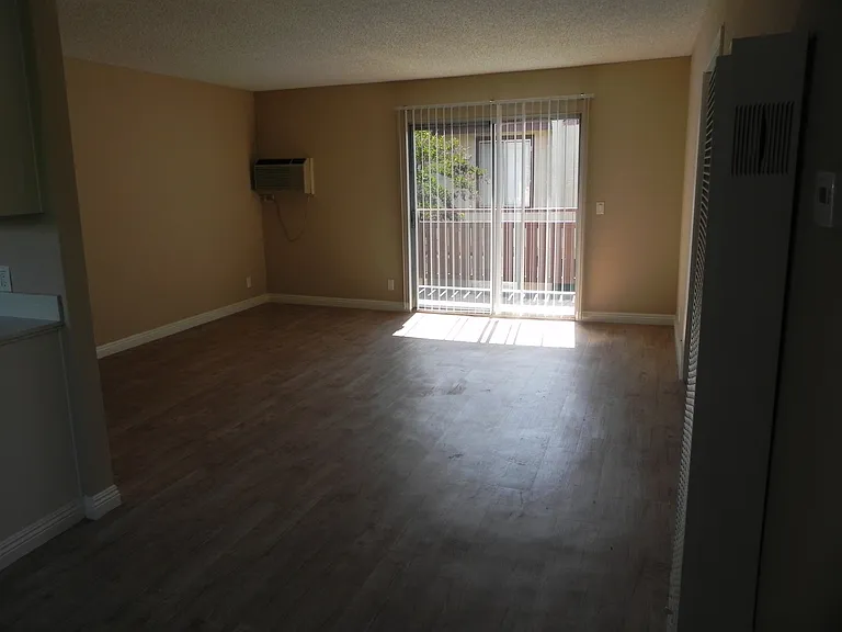 Chapman Villas Apartments — Photo 44