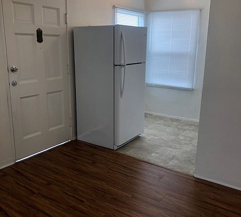 3rd image of 215A Glover Ave