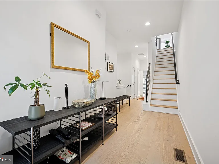 6715 Cinnaminson Ct — Photo 3