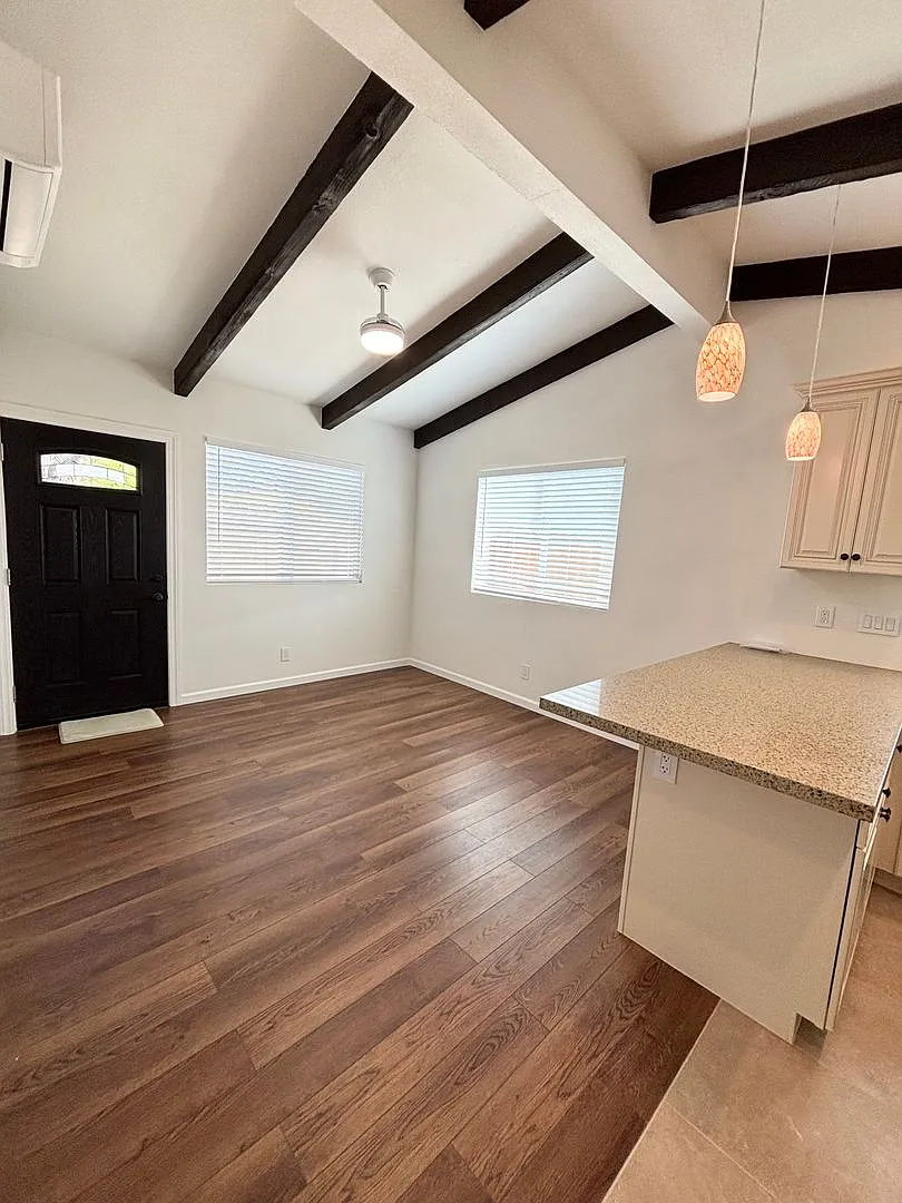 Luxury 1 Bedroom 1 Bathroom Available Now! — Photo 2