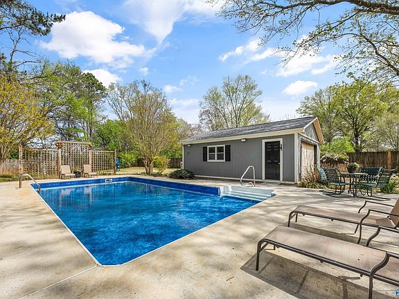 4th image of 304 Pine Ridge Cir