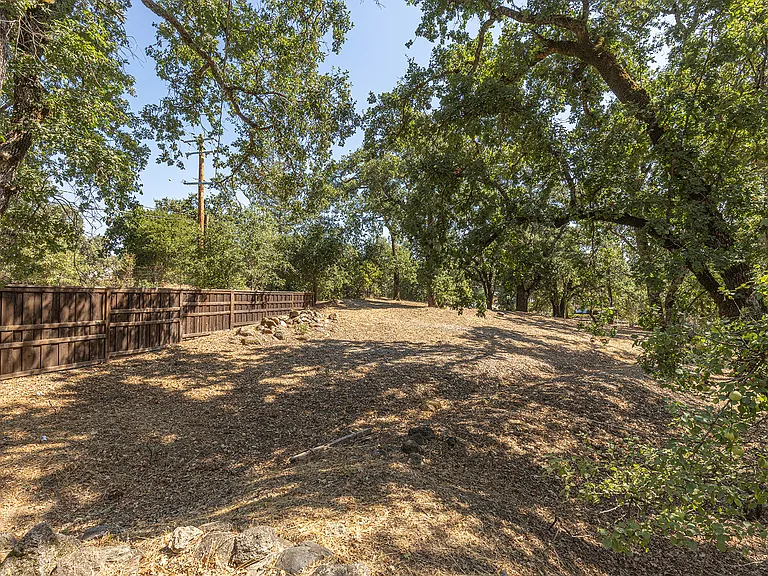 525 Keyes Ave — Photo 56