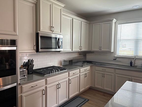 3rd image of 3477 Spruce Way SW