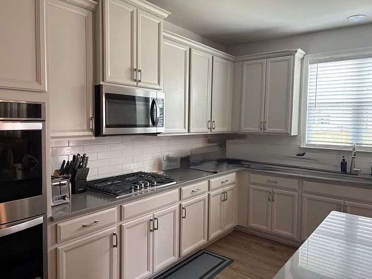 3477 Spruce Way SW — Photo 3