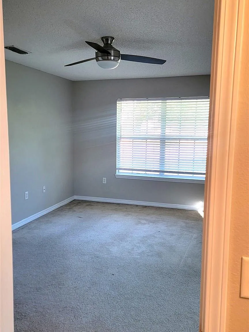 4 bed, 2.0 bath, 1815 sqft, $1,925 — Photo 4