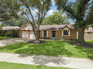 210 Brandywyne Dr, Friendswood, TX 77546