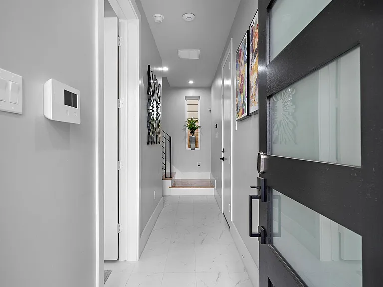 3513 Hutchins St — Photo 4
