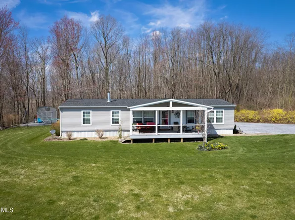 202 Benna Rd, New Paris, PA 15554