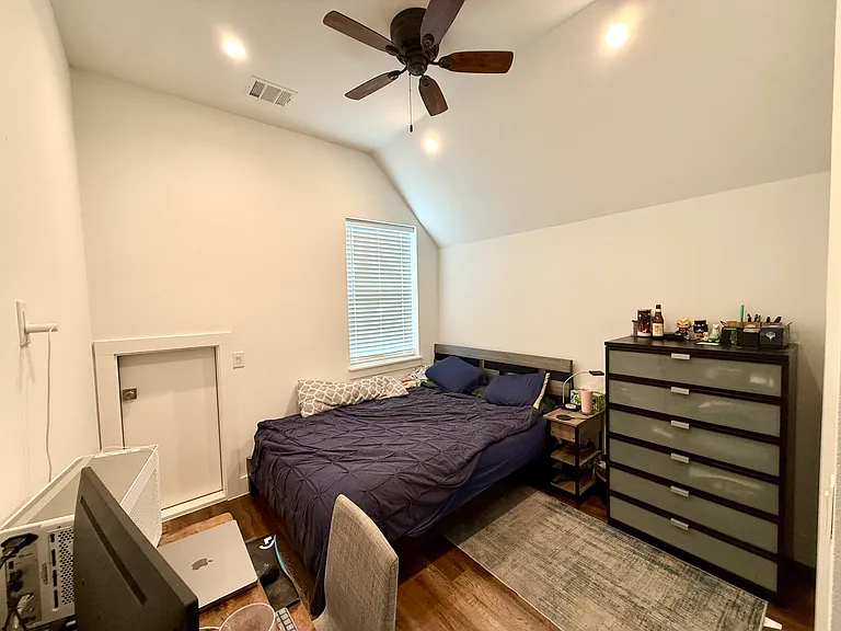 2nd bedroom ( with storage access door)
