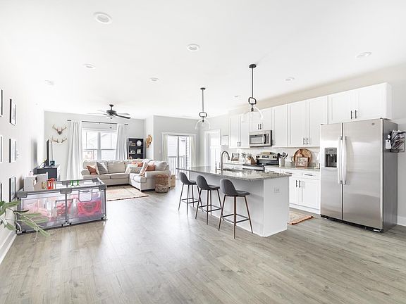 5th image of 1301 Stoney Ridge Blvd #208