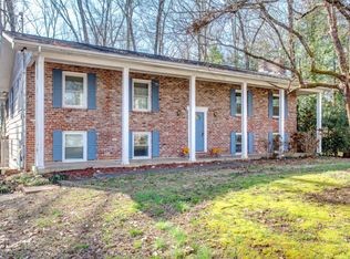 1007 W Outer Dr, Oak Ridge, TN 37830