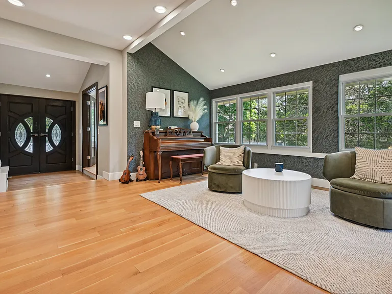 63 E Cedar St — Photo 6