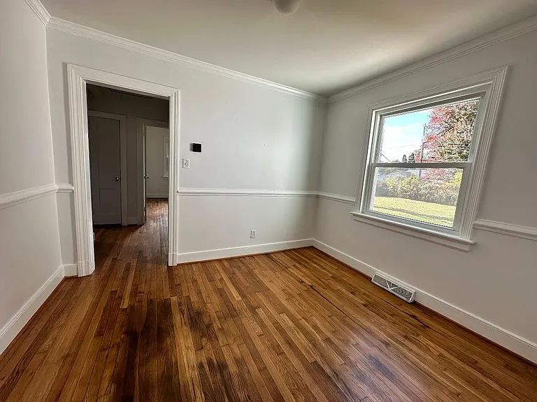 900 Byswick Ln — Photo 14