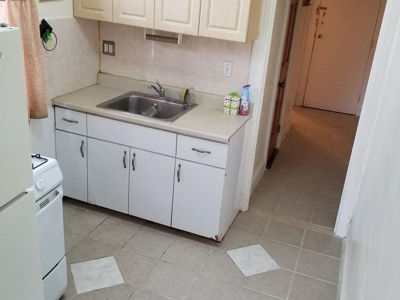 4th image of 8527 101st St