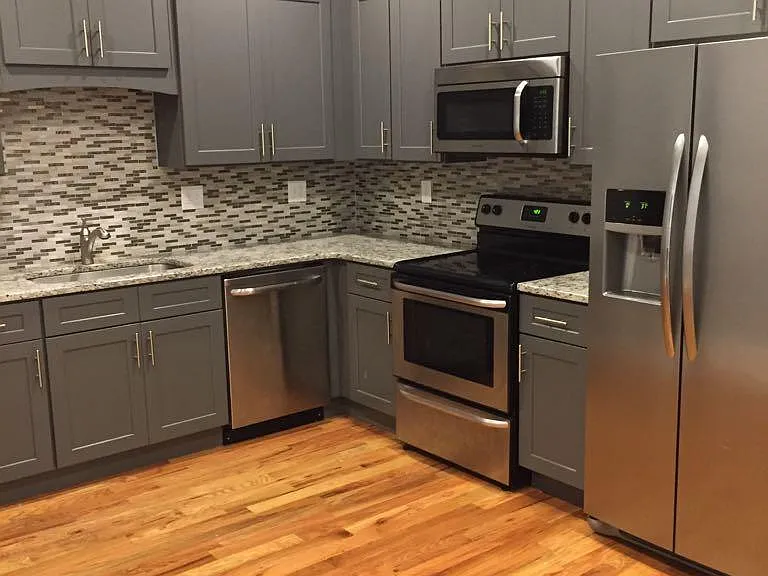 1039 Dickson Pl NE — Photo 3