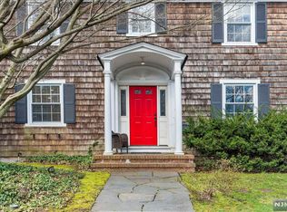 106 Columbus Dr, Tenafly, NJ 07670