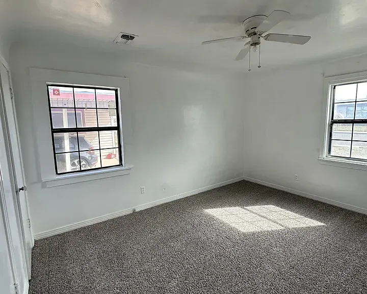 3202 Thomas Ave — Photo 9