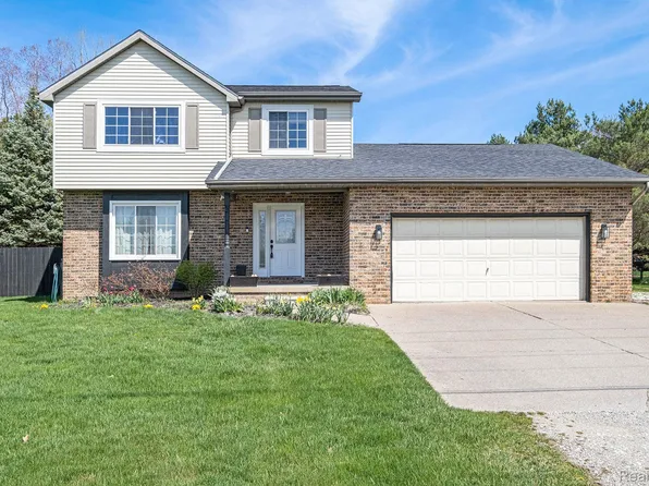 5430 Owen Rd, Linden, MI 48451