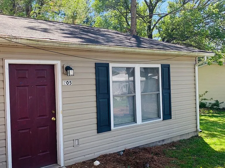 205 Freestone Dr NE — Photo 2