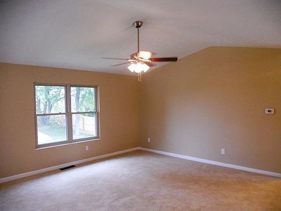 5th image of 2456 Mississippi Dr