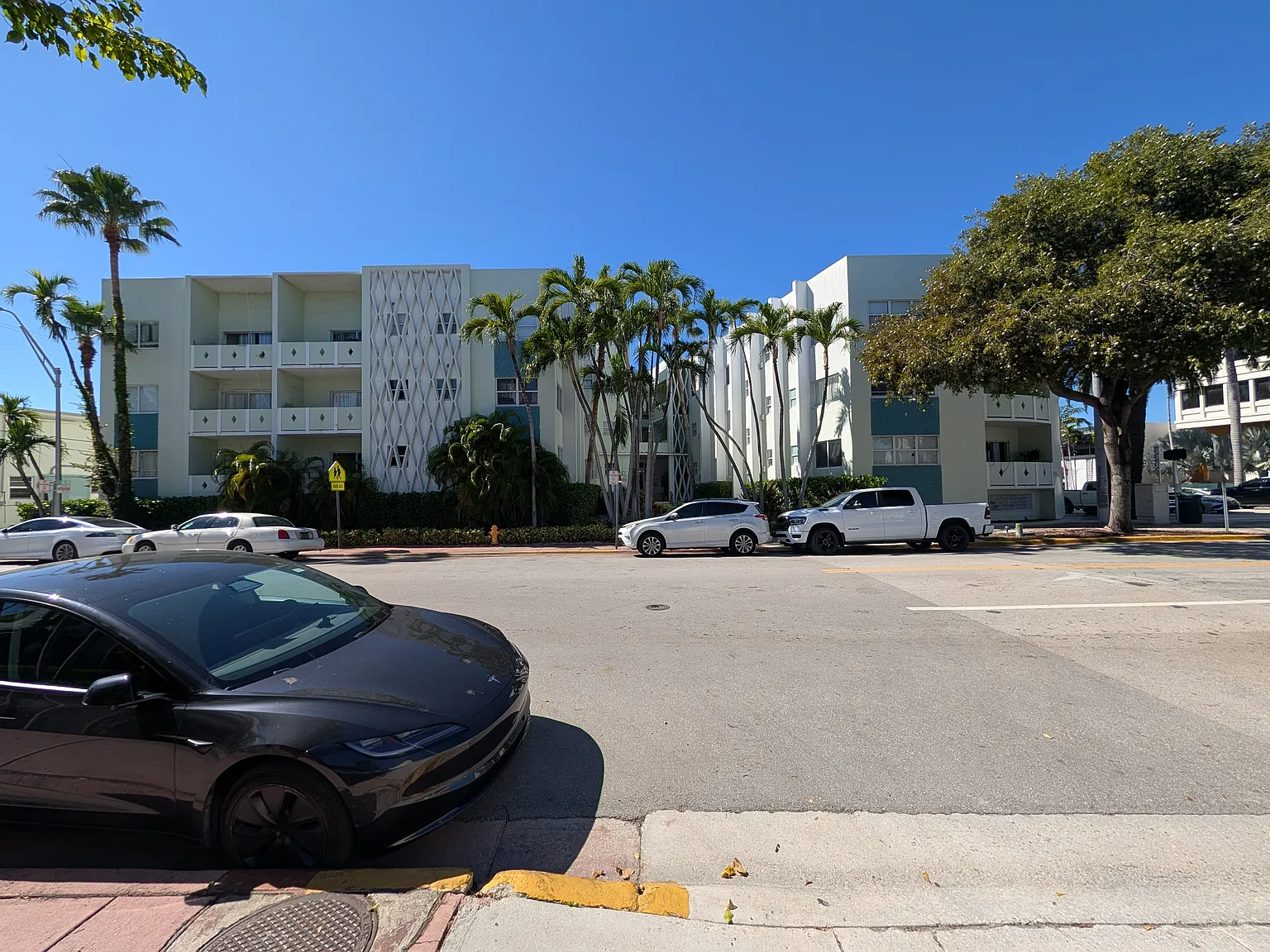 Montego Apartments — Photo 1