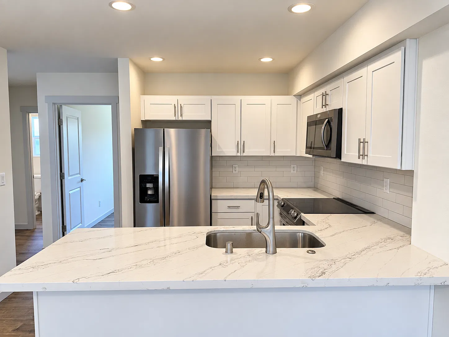 3 bed, 2.5 bath, 1637 sqft, $3,250 — Photo 2