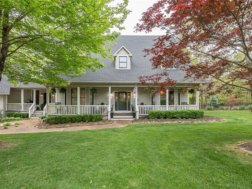 1st image of 3427 E Canterbury Cir