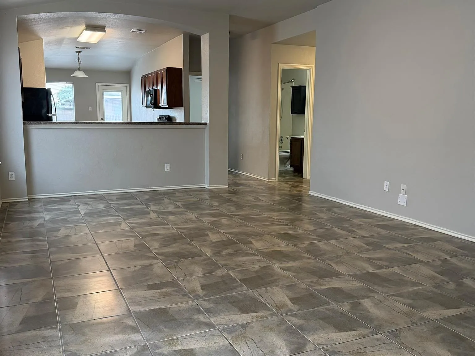 3 bed, 2.0 bath, 1570 sqft, $1,950 — Photo 2