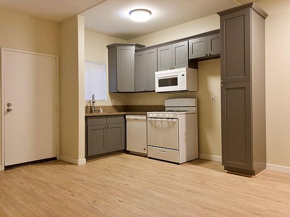 Entry/Kitchen