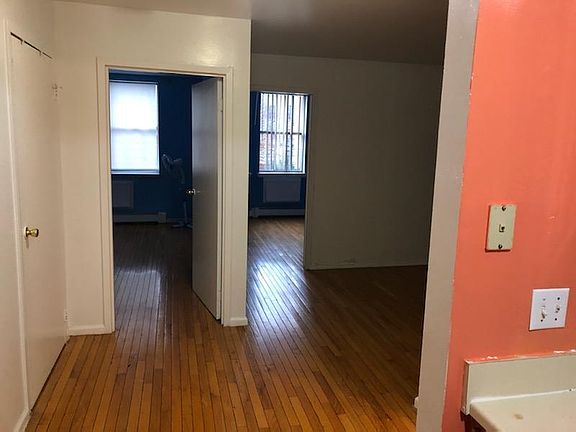 3rd image of 1657 Nelson Ave #1
