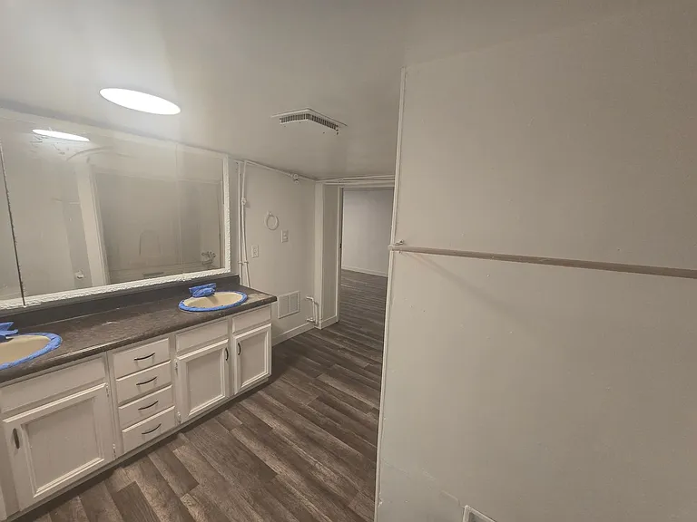 400 Santa Fe Dr #12 — Photo 17