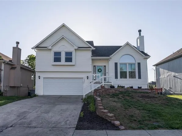 14891 S Summit St, Olathe, KS 66062