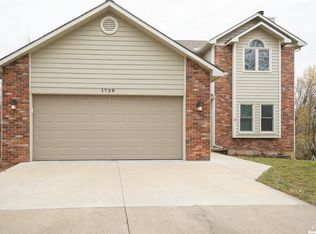 1729 Whitmore Ct, Lawrence, KS 66046