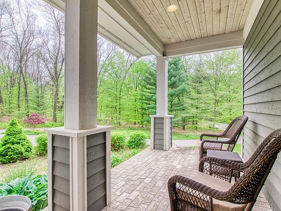 4th image of 6530 Bridlewood Ct NE