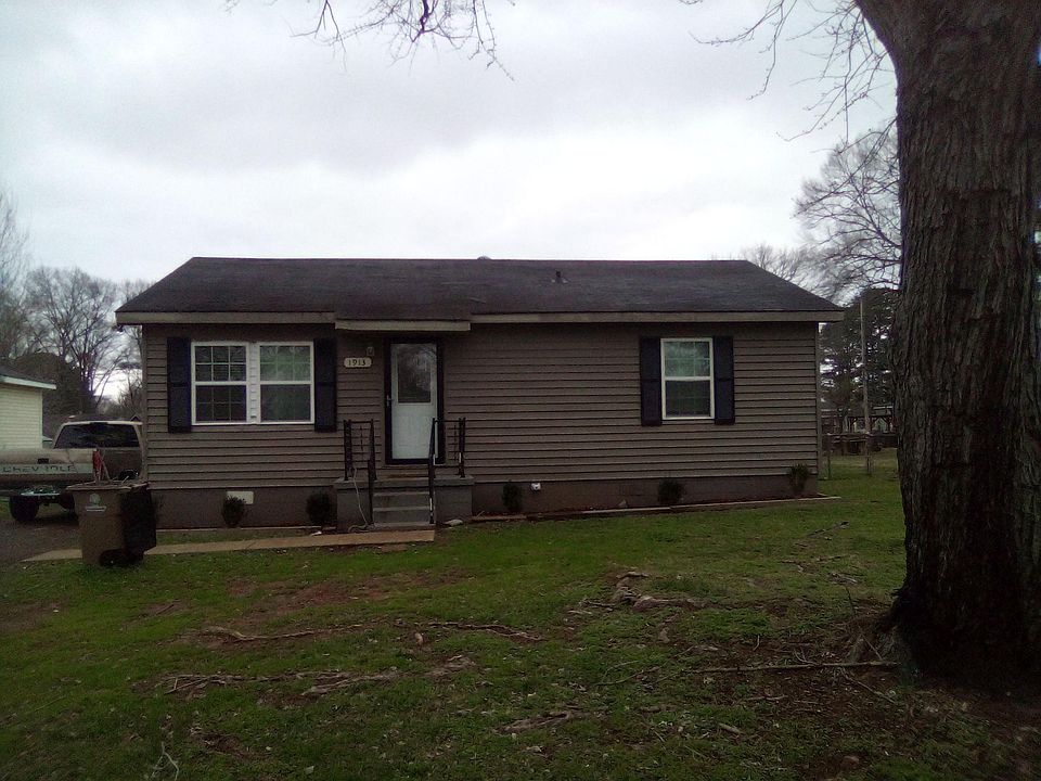 2nd image of 1913 10th St SE