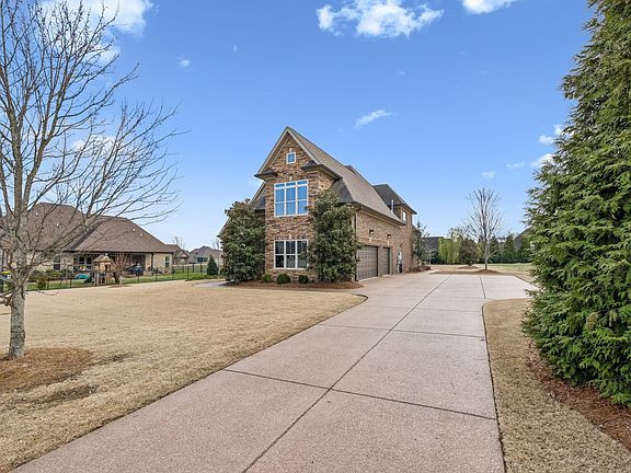 3rd image of 23 Morgan Ln