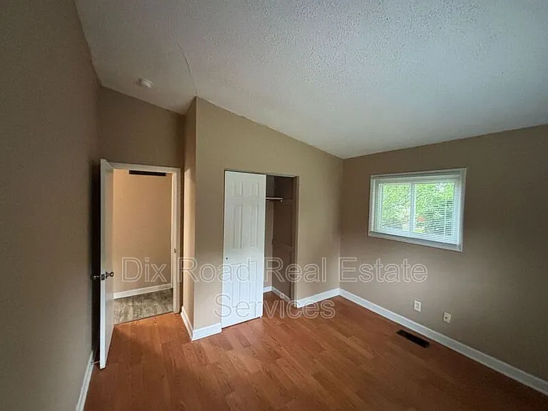 702 Arthur St — Photo 18