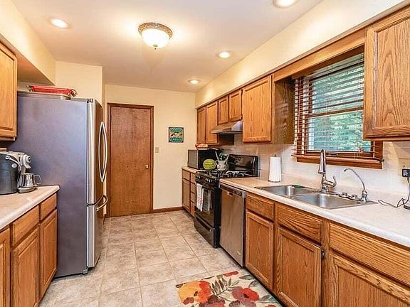 2nd image of 11265 Oakwood Dr