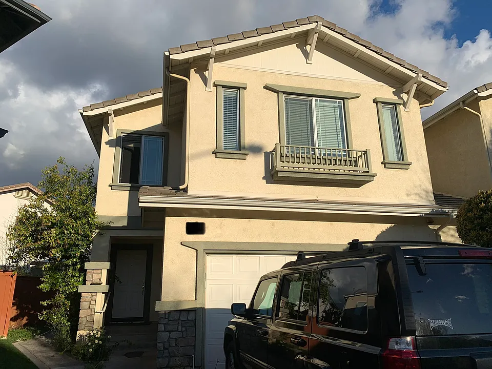 Pondmoor Dr