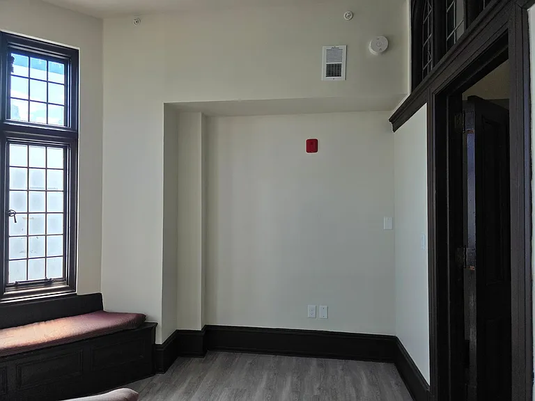 1135 Spring Garden St — Photo 12