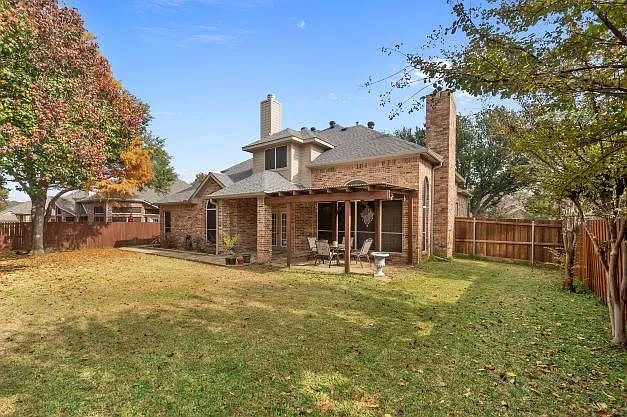 4 bed, 2.5 bath, 3361 sqft, $3,400 — Photo 2