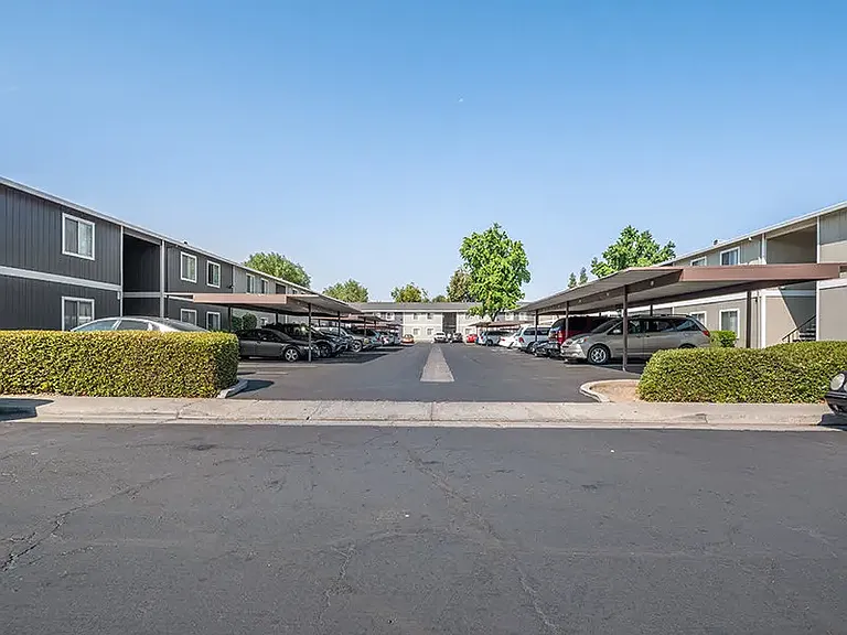 Riverbank Apartments — Photo 20