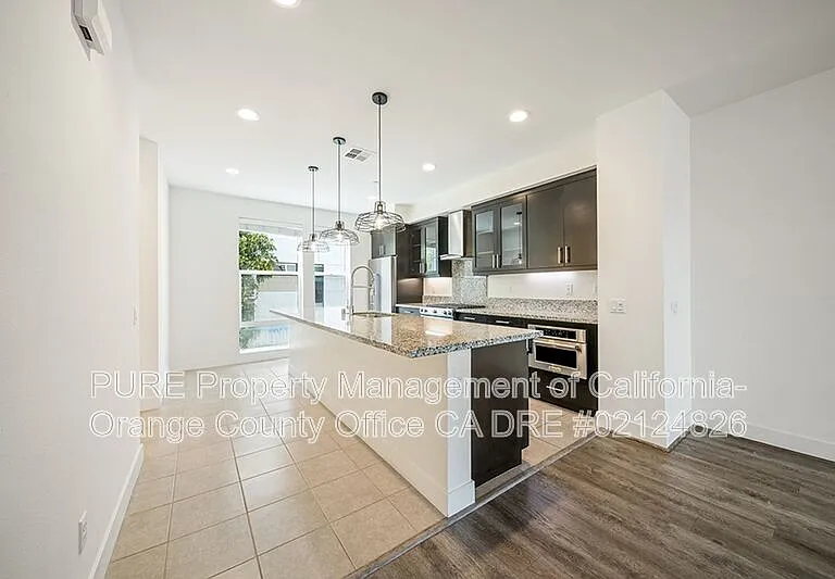 661 W 17th St — Photo 22