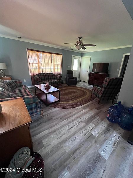 3rd image of 413 Stone Church Road