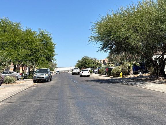 5th image of 46087 W Holly Dr