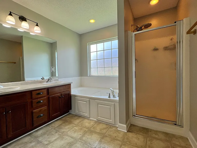 110 Auburn Cir — Photo 18