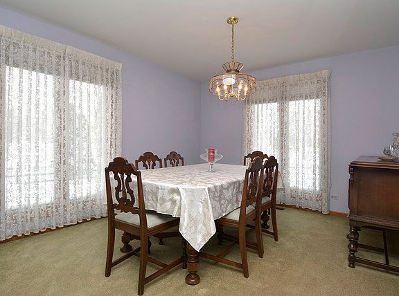 3rd image of 802 E Jennifer Ct