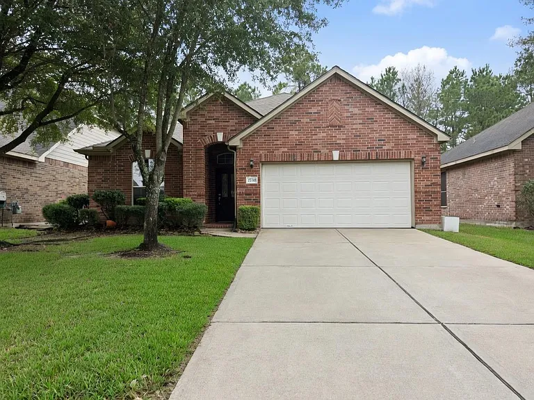 21344 Thurston Crossing Dr — Photo 1