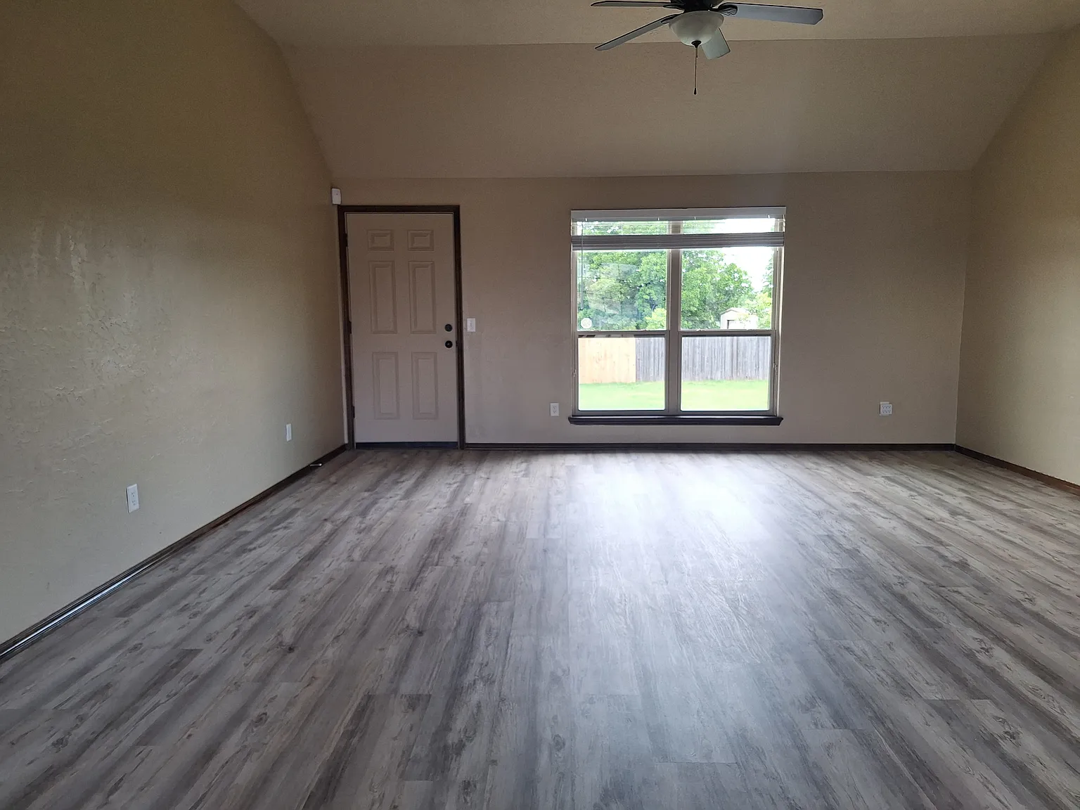 3 bed, 1451 sqft, $1,700 — Photo 3